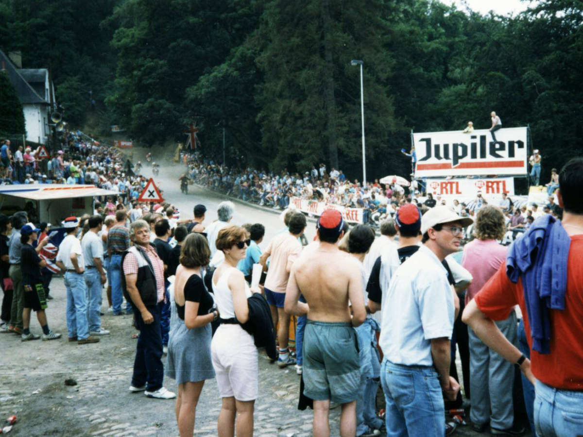 public au chalet du monument